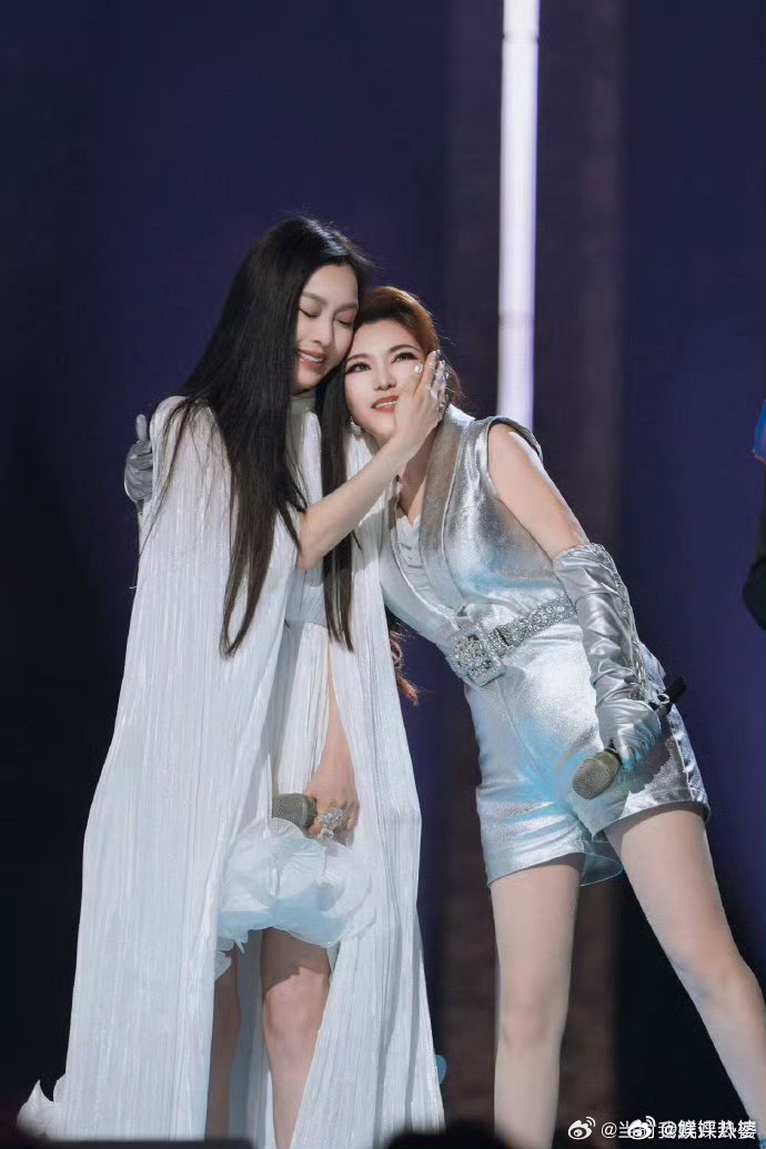 乌兰图雅没有一句solo🎤没想到能听到乌兰图雅尝试英文歌!《乘风2026》首秀