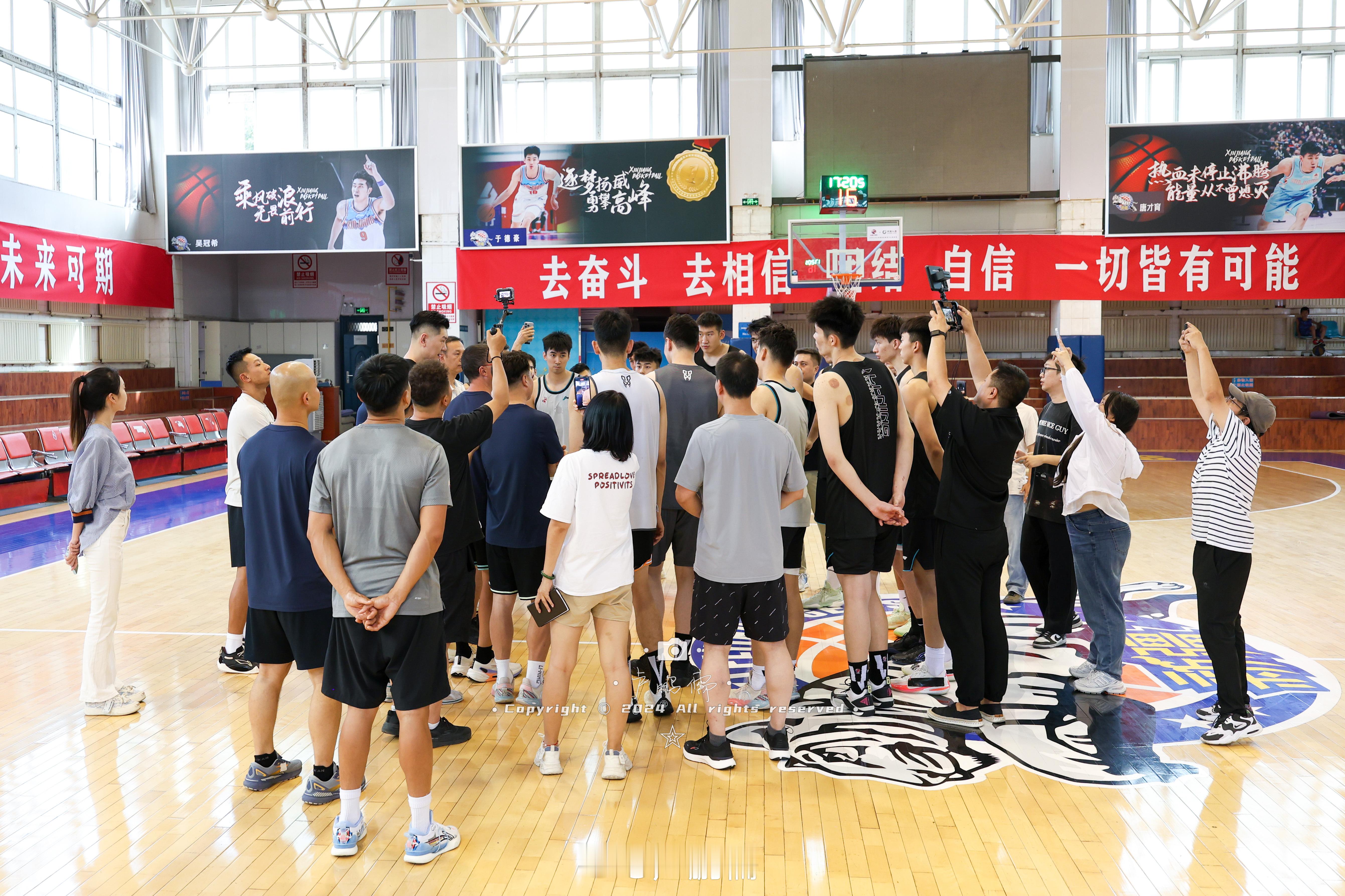 新疆男篮近期行程：今日启程前往塔城地区裕民县，展开为期10天左右的驻训。8月8日