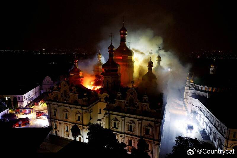 世界遗产突发火灾 俄方称乌军“爱国者”导弹故障误炸基辅修道院海外新鲜事俄乌冲突 