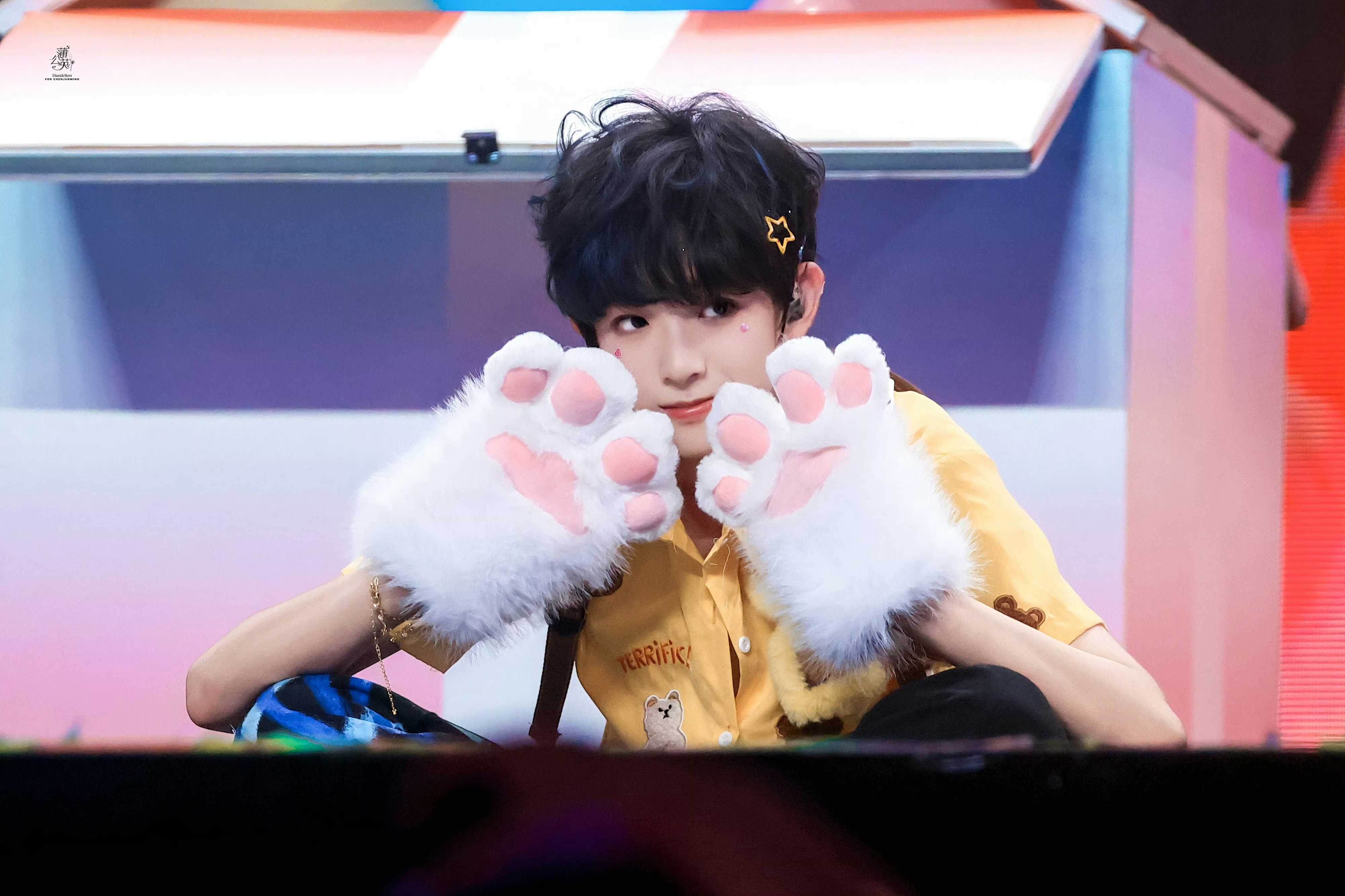 陈浚铭   ❤️陈浚铭 四代第一门面 ❤️陈浚铭 实力主唱 世界有一种爱叫 我们