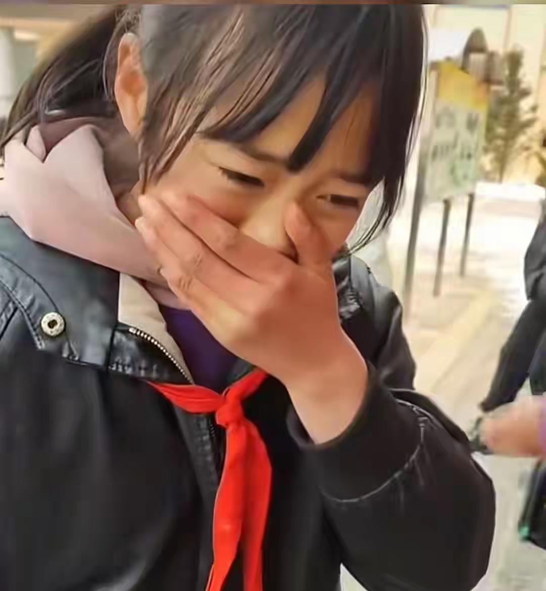 那位善良的小女孩，就这般离开了人世，一个她曾有些怨恨的世界。
你或许想不起她是谁