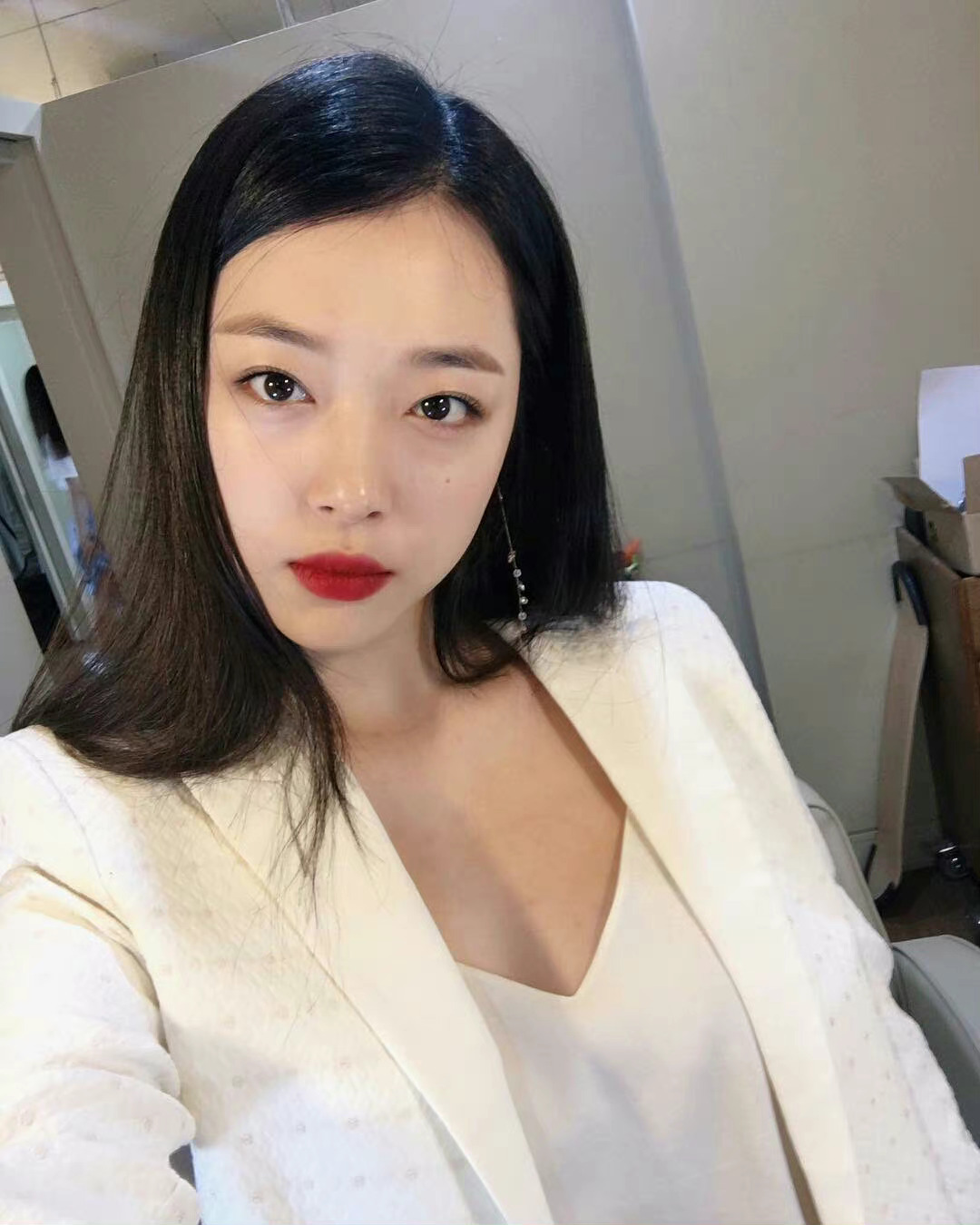 崔雪莉 崔雪莉头像 致美丽的崔雪莉 170703 INS 🍑 穿着白色西装的崔