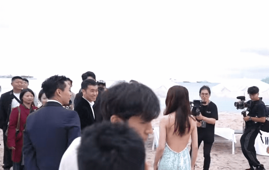 周冬雨和绯闻男友刘昊然现身戛纳

近日，周冬雨和绯闻男友刘昊然都去了法国戛纳参加