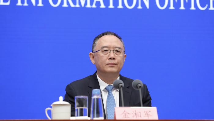 山西原省长金湘军受贿1.48亿判死缓：案中那些渗入土地、工程和项目的赃款由谁承担