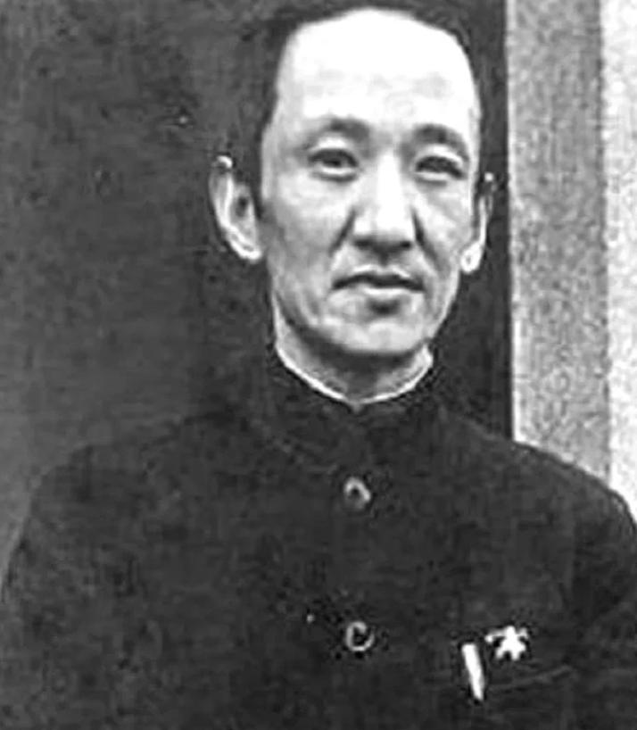 陈琏夫妇，是刺向蒋家王朝的一把锋利匕首。
1947年深秋的北平，保密局的特务一脚