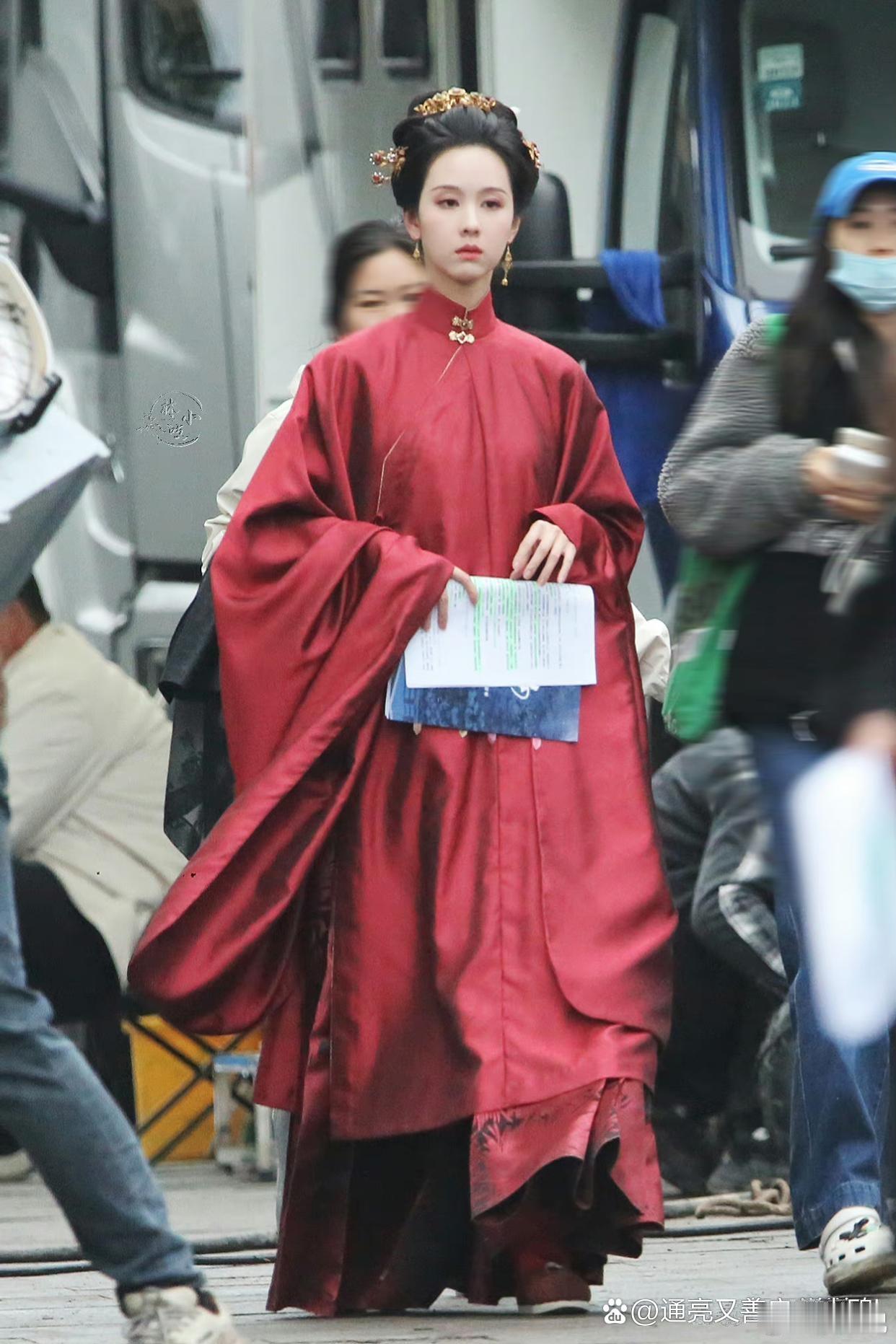 陈都灵的剧本上满是笔记，看得出她真的很用心 