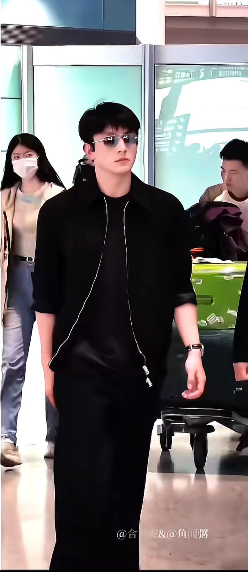这是谁家的帅哥？有人认识吗？想见！cr:见水印 