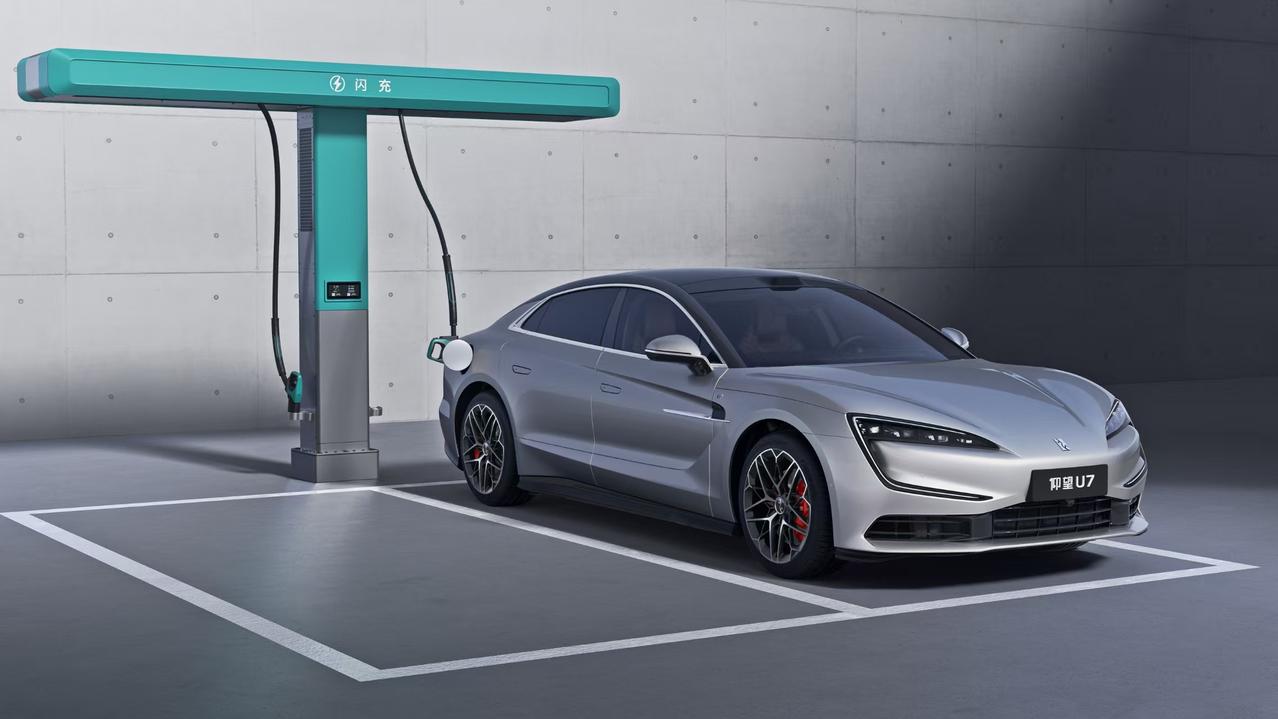 比亚迪新技术发布会都看了吗？

全系闪充，5分钟充好，9分钟充饱。零下30度只多