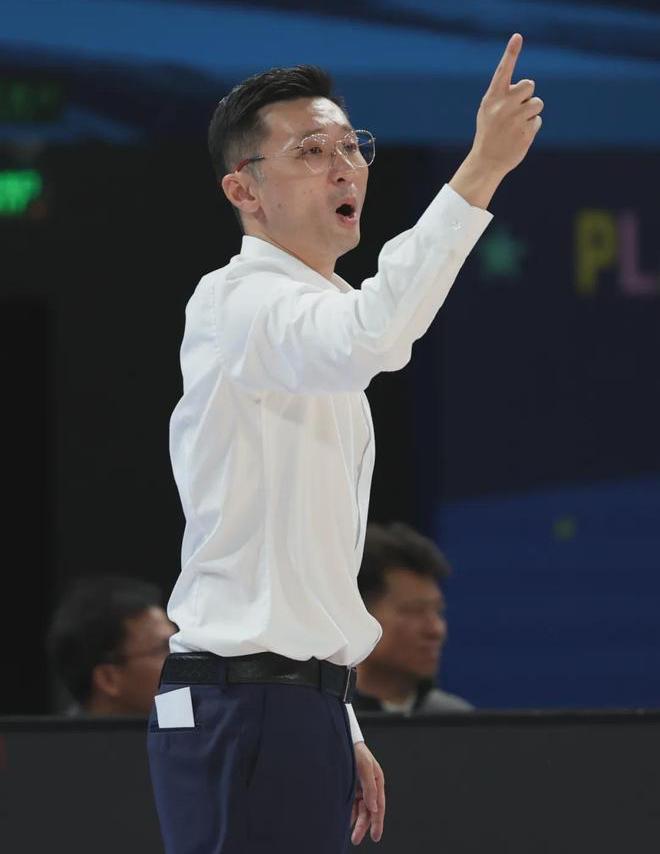 刘炜指导启程塞尔维亚进行学习充电，未来执教之路会是哪家球队？

6月25日凌晨，