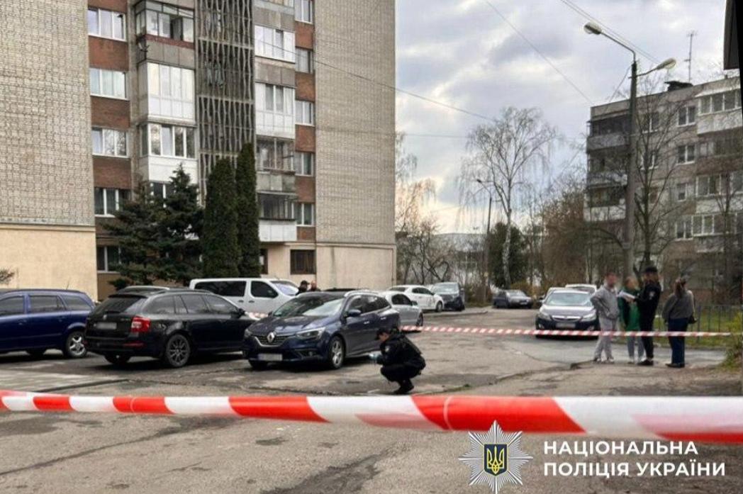 乌克兰国家警察局通报称，利沃夫市一名征兵中心工作人员遭割喉，不治身亡。目前警方正