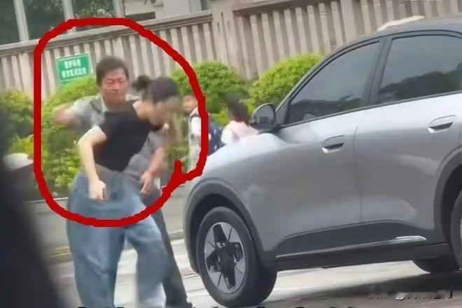 今天被一个视频吸引了！但是我真心希望结局能像下图中最后一幅图那样冰释前嫌，以和为