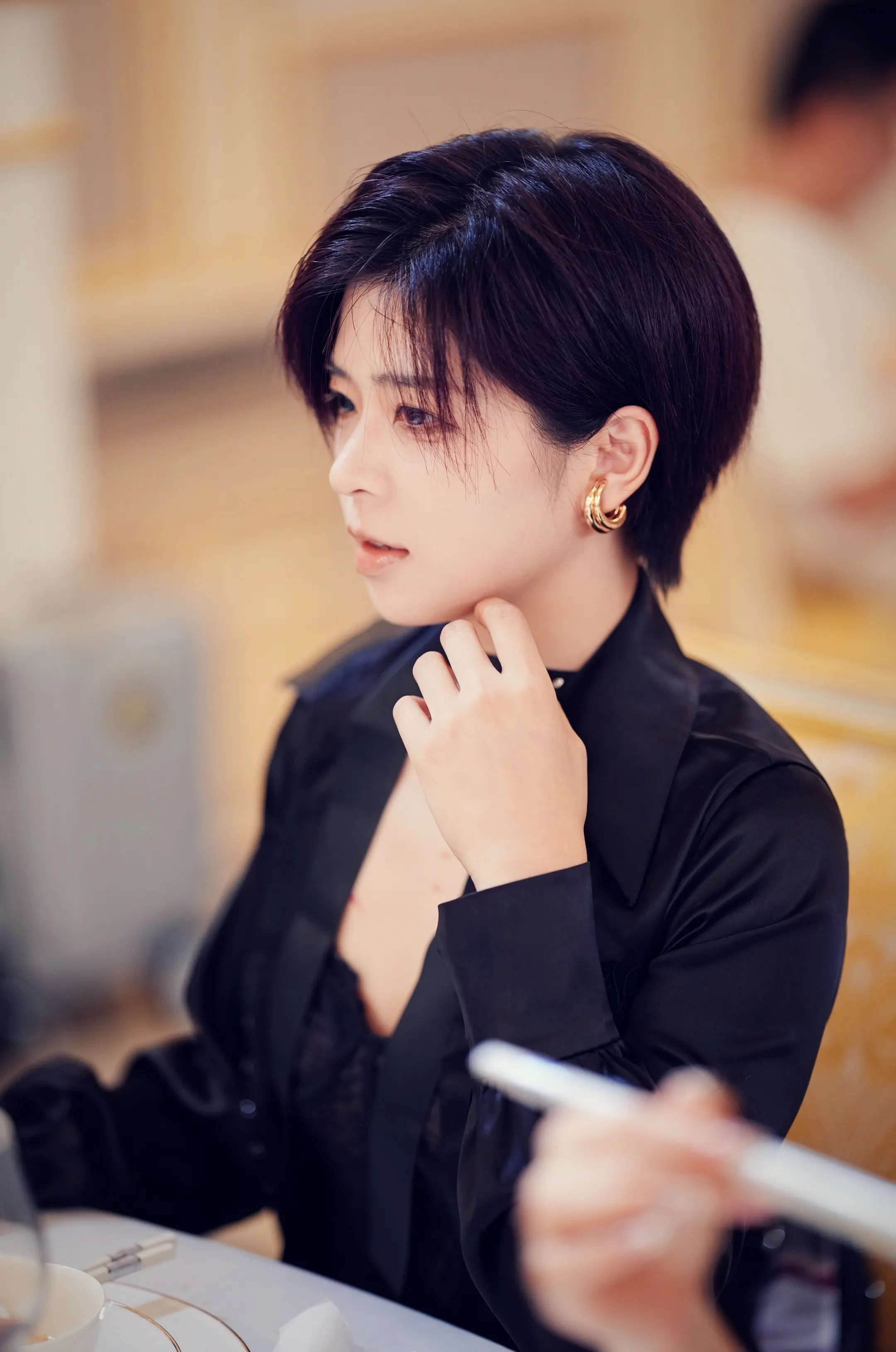 短发权威