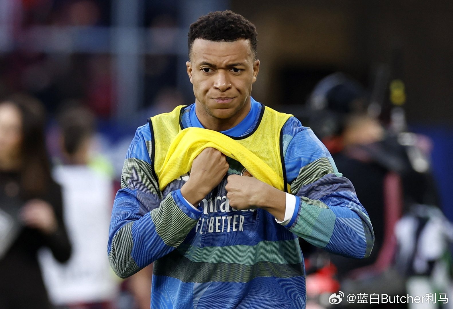 03月04日 有关姆巴佩的复出时间表，皇马方面和球员团队意见不一。皇马估计他需要