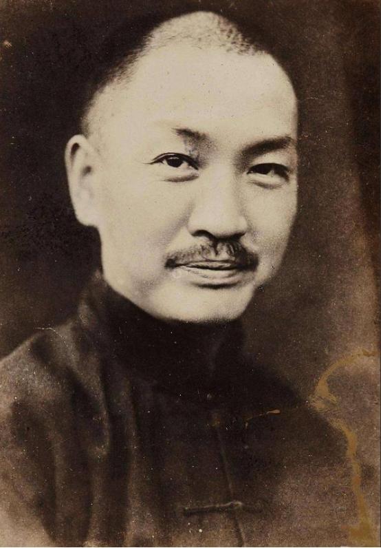 48年戴季陶不肯逃往台湾，蒋介石威胁：你不走，蒋纬国也不能走。
 
 
1948