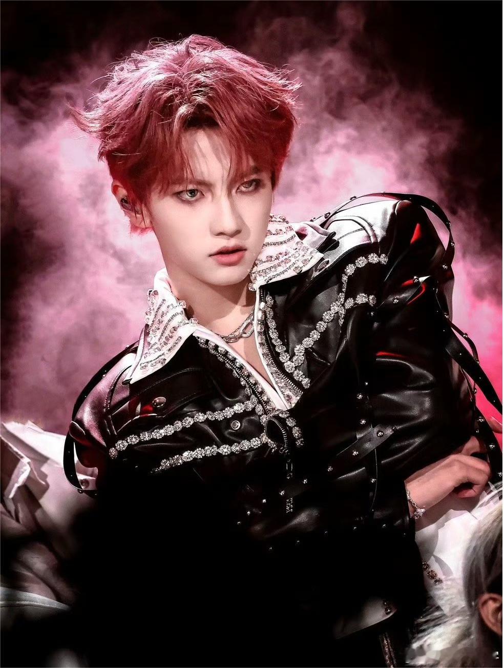 姚晨见到了破碎的穆祉丞三个少年 姚晨姐姐真是遇到了最“独特”的见面方式，牛在在和