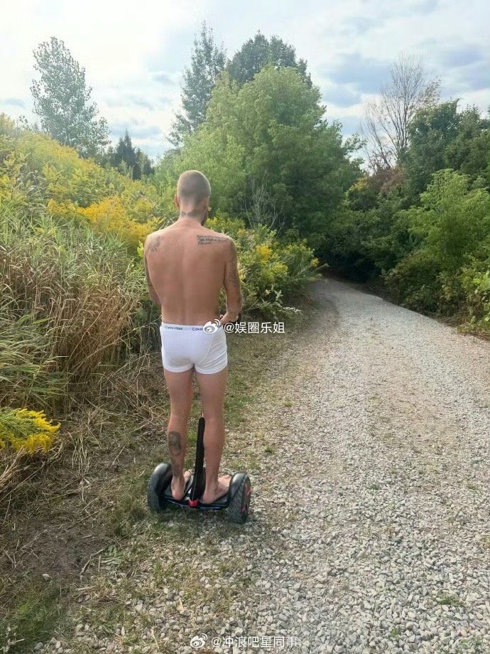 平角内裤还好吧，很多专业的跑步短裤也差不多，关键是他们那住的地方真的山沟沟，平时