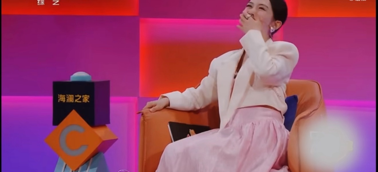 谢娜 从来都没有过QQ号谢娜：娜个女孩儿都不好意思啦，我想问问，你们上学的时候都