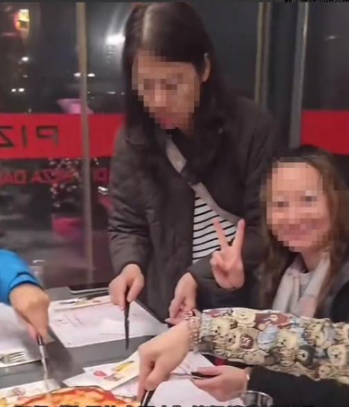 意大利餐厅辱华后续来了！

意大利餐厅辱华事件的后续堪称 “歧视必受惩” 的生动