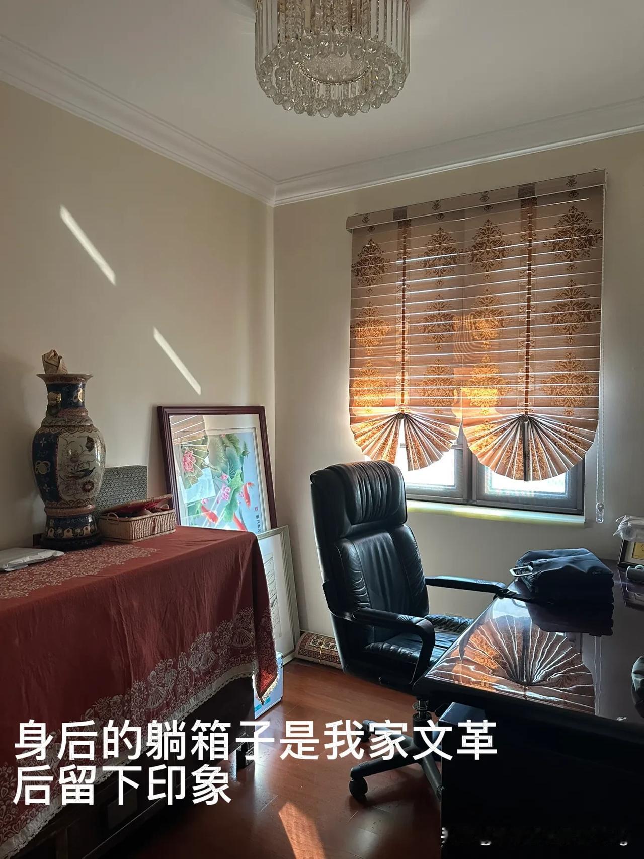 这是我们95年办公台，当时在万科城市花园。快三十年过去。 出国使得我们经济越来越