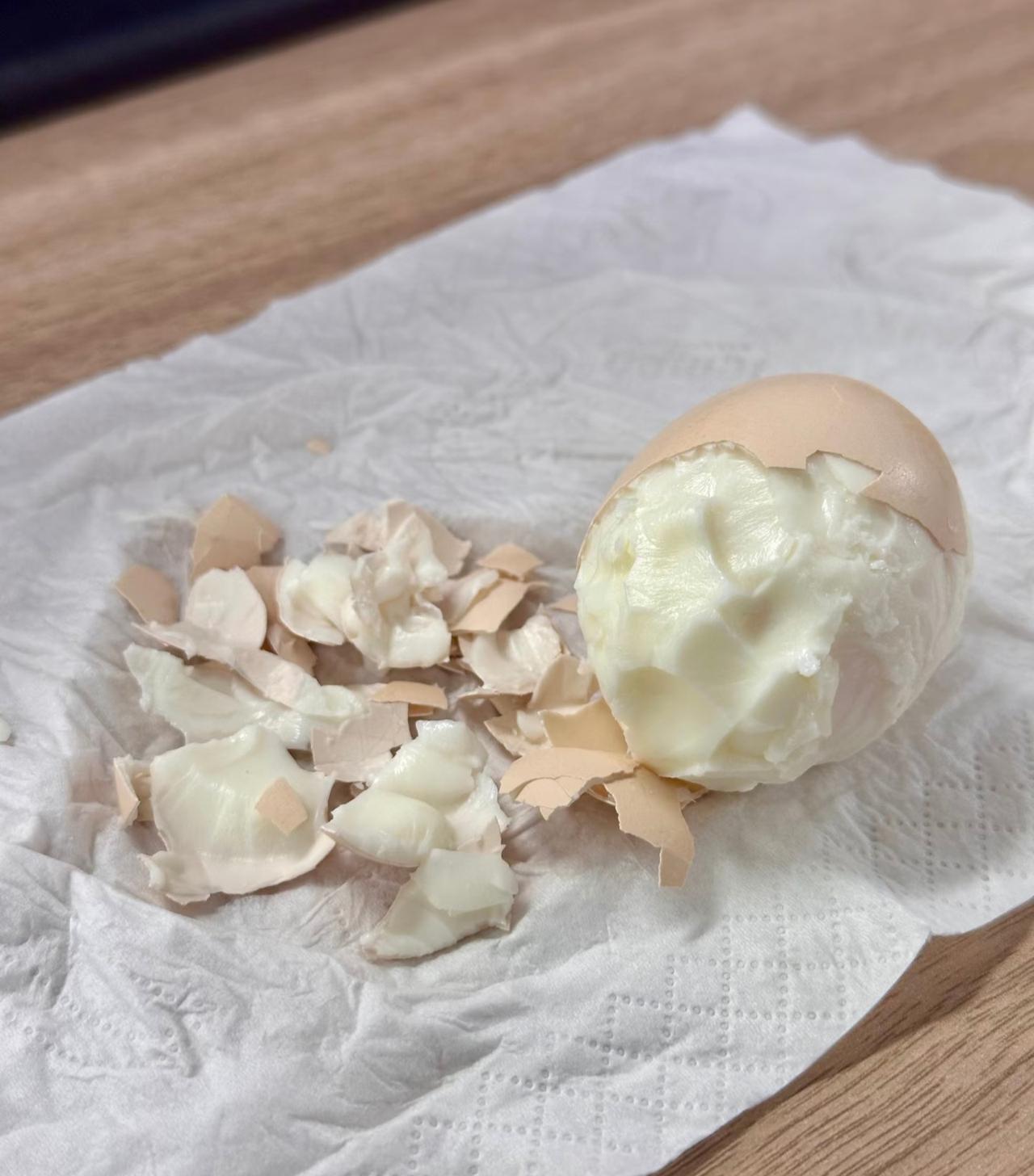 怎么煮鸡蛋才能不沾壳啊？
没想到煮鸡蛋这种再简单不过的事情
竟然也能让我搞翻车