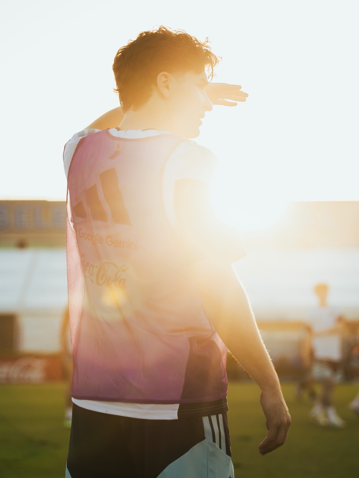 阿尔瓦雷斯更新ins德保罗、罗梅罗、恩佐、小马达、冈萨雷斯、莫利纳点赞❤️阿根廷