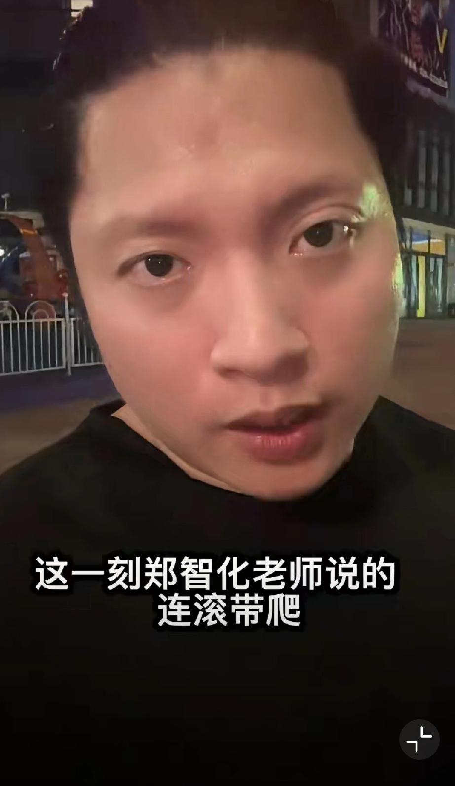 11月2日，男子反映：婴儿车/无障碍专用通道被石墩堵住，他坐轮椅通过十分危险和困