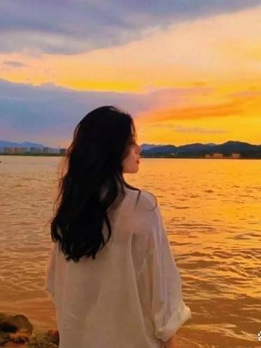 女人，靠自己，最牛
 
女人这辈子，记住这四千万：
千万要工作，千万要独立，
千