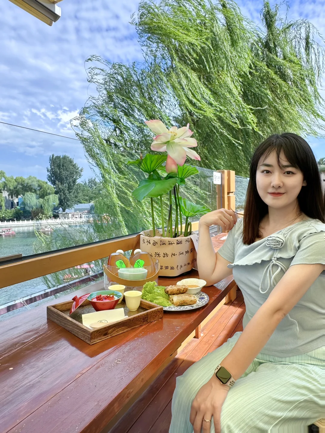 北京什刹海！喝下午茶看荷花也太舒服了吧……