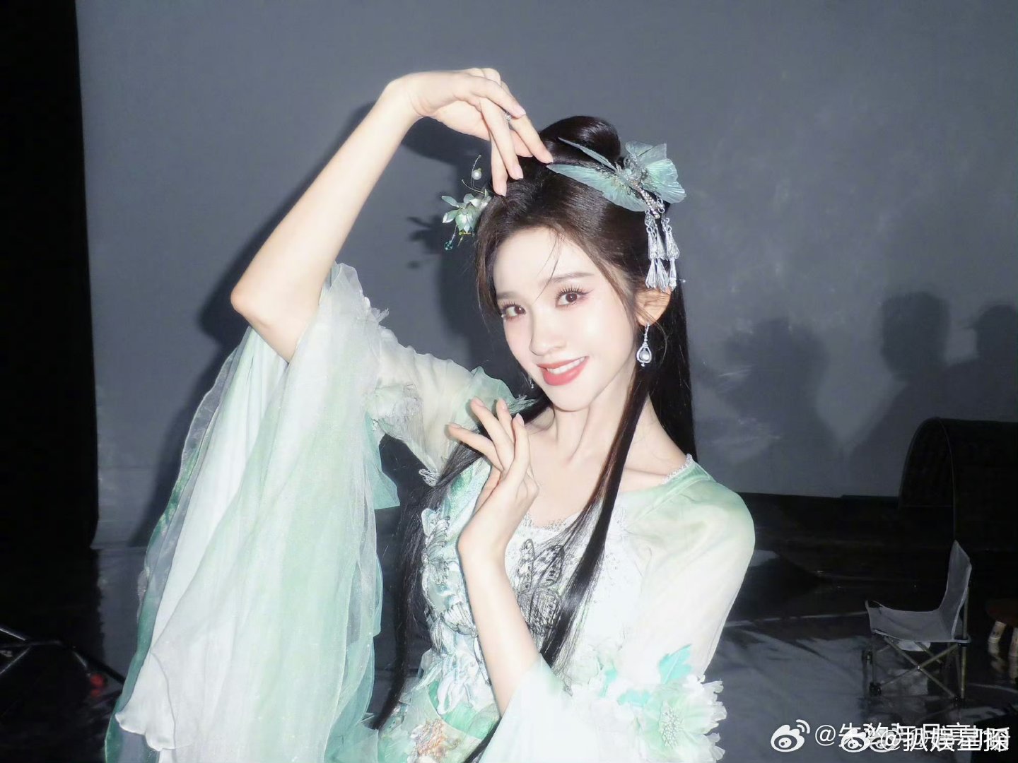 唐艺昕给惊鸿一面组写人物小传 “唐艺昕为惊鸿一面组写人物小传好绝！连舞台神韵都抠