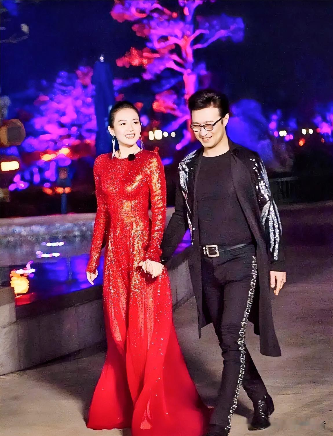 汪峰终于上头条了
可是不是他一个人的功劳
还有他两个前妻的助攻

本来好好的演唱