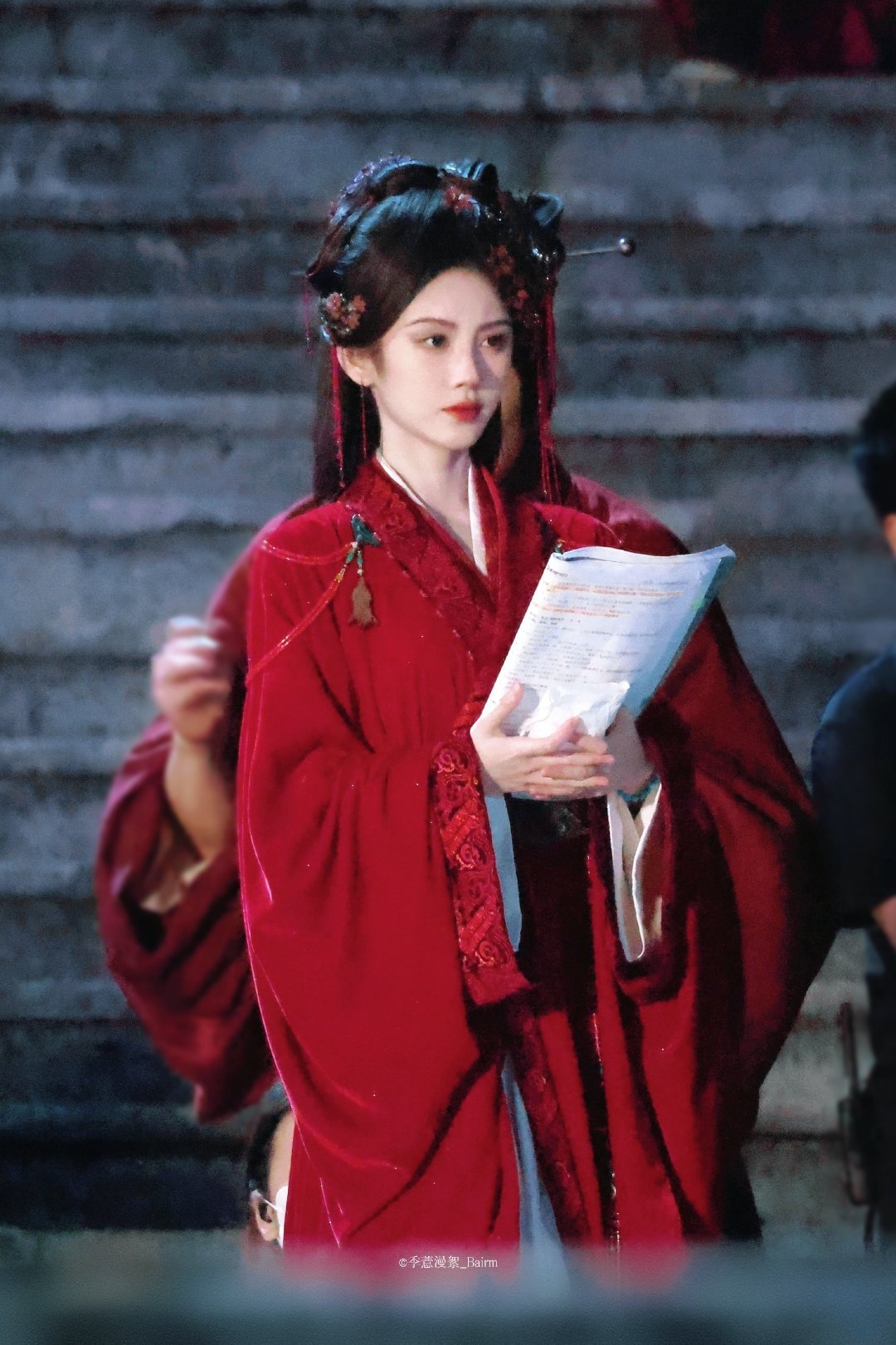 谁懂鞠婧祎这个露齿笑国师大人平时大多是清冷疏离的模样，这一回放开的露齿笑反差感直