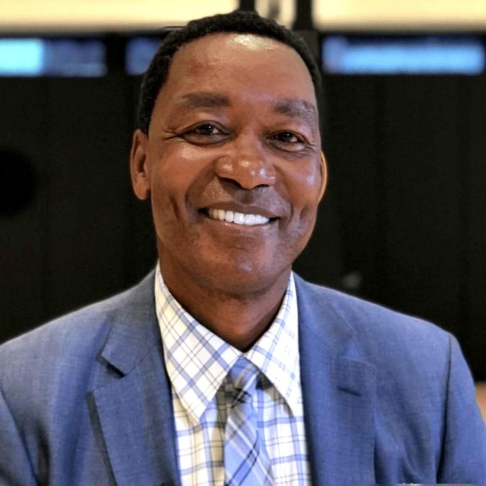 纽约记者都没去。

1962年，张伯伦在一场观众才坐了一半的比赛里，狂砍100分