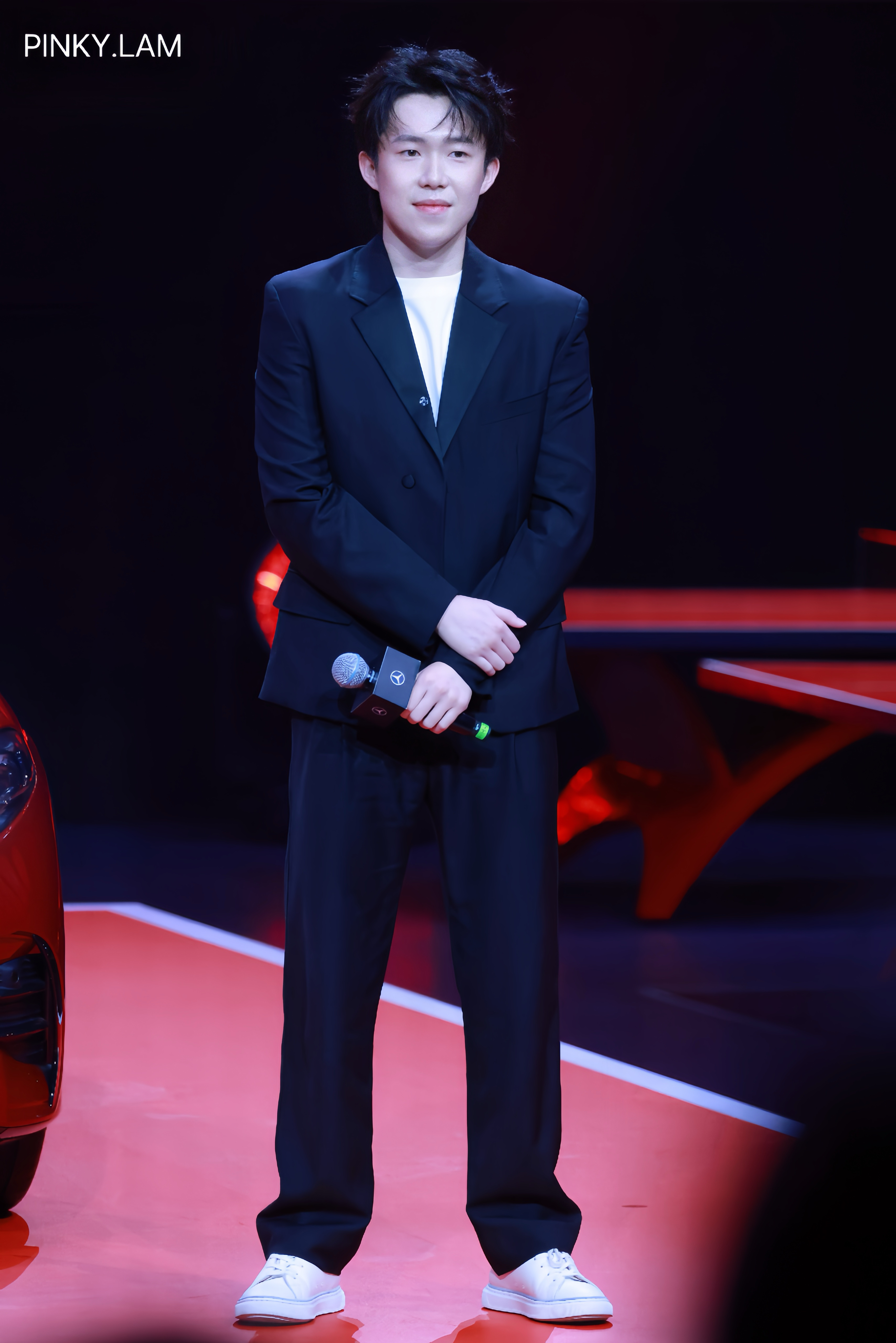 帥哥這邊一位[點贊][點贊][點贊]好帥氣的黑色西裝[給你小心心][給你小心心]