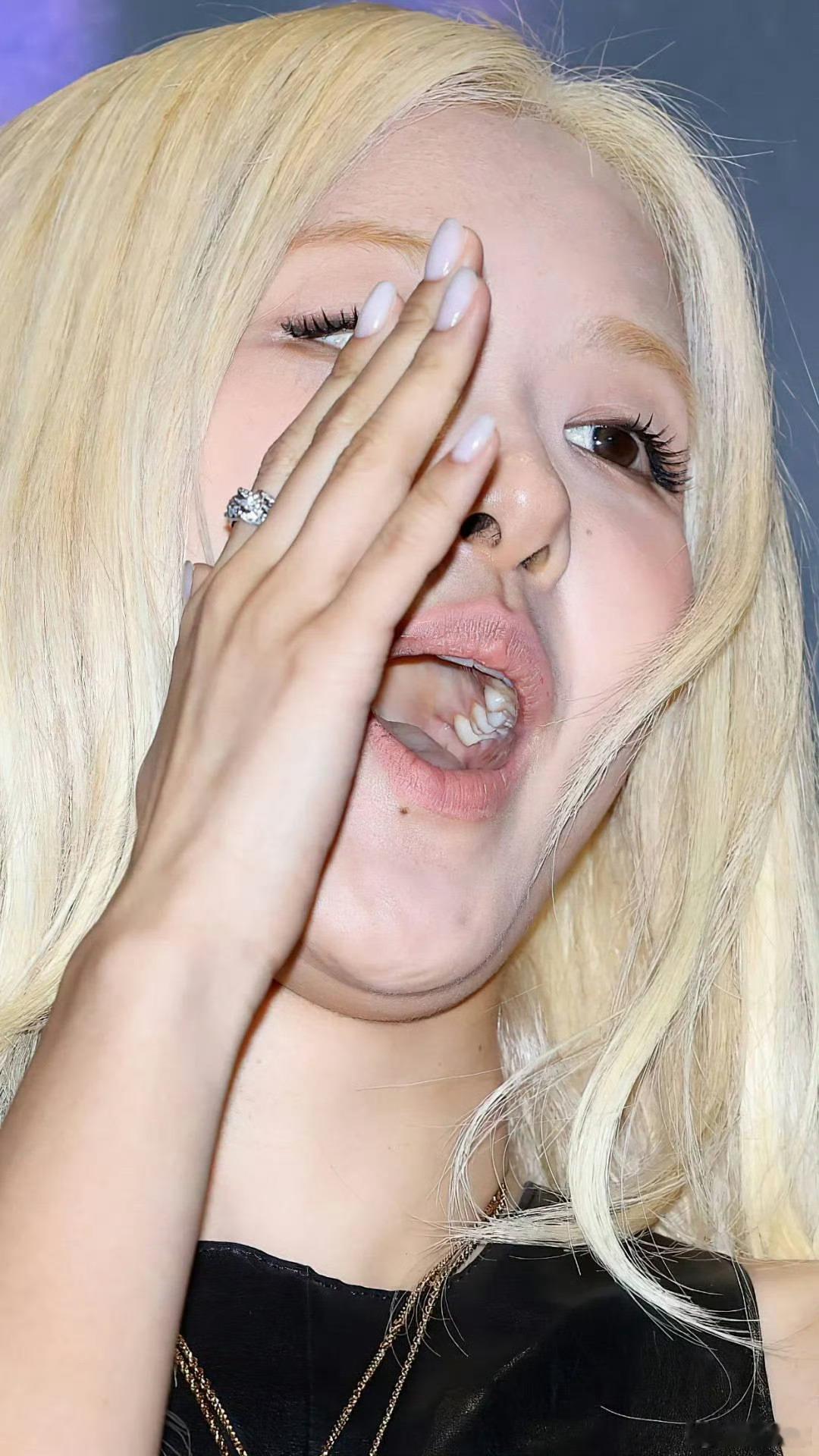 Jennie堵鼻子2026‑08‑03 BLACKPINK十周年韩国粉丝见面会现
