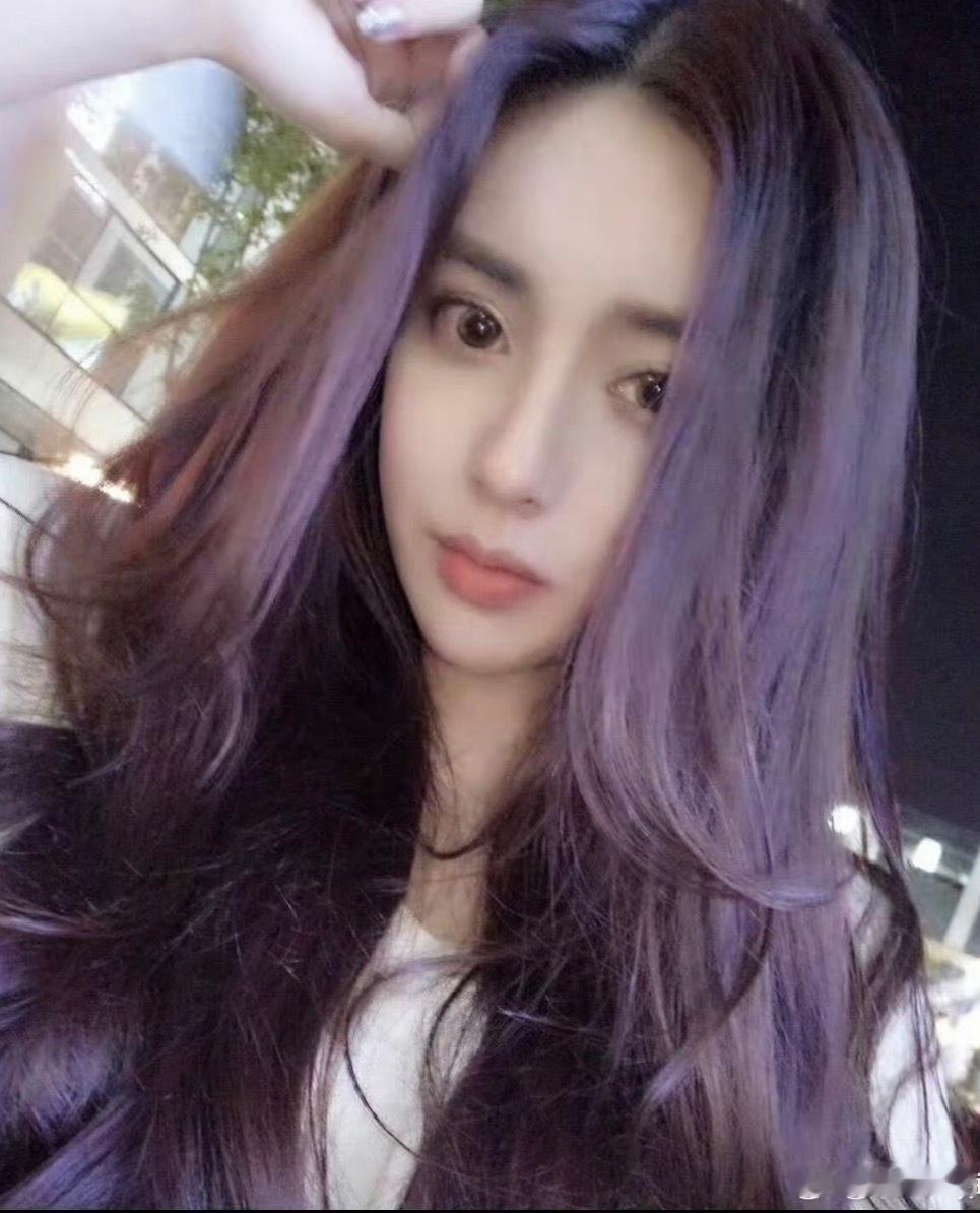 孟子义开学紫色的头发是这个吗