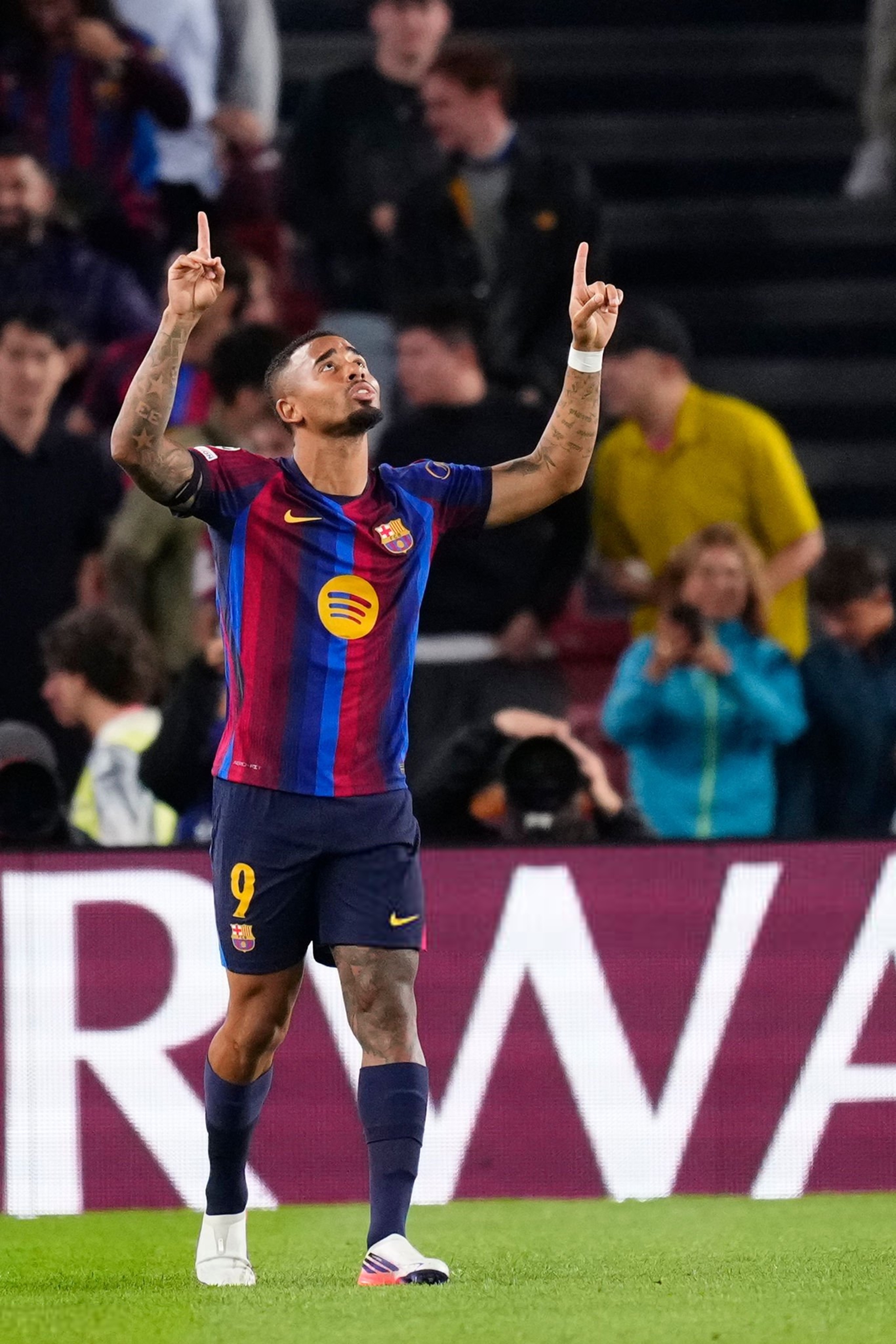 Gabriel Jesus 巴萨5比1大胜费耶诺德 ​​​