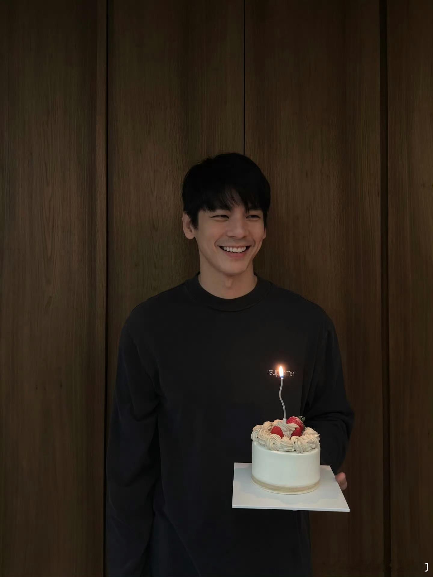 林柏宏生日照，笑起来很好看 