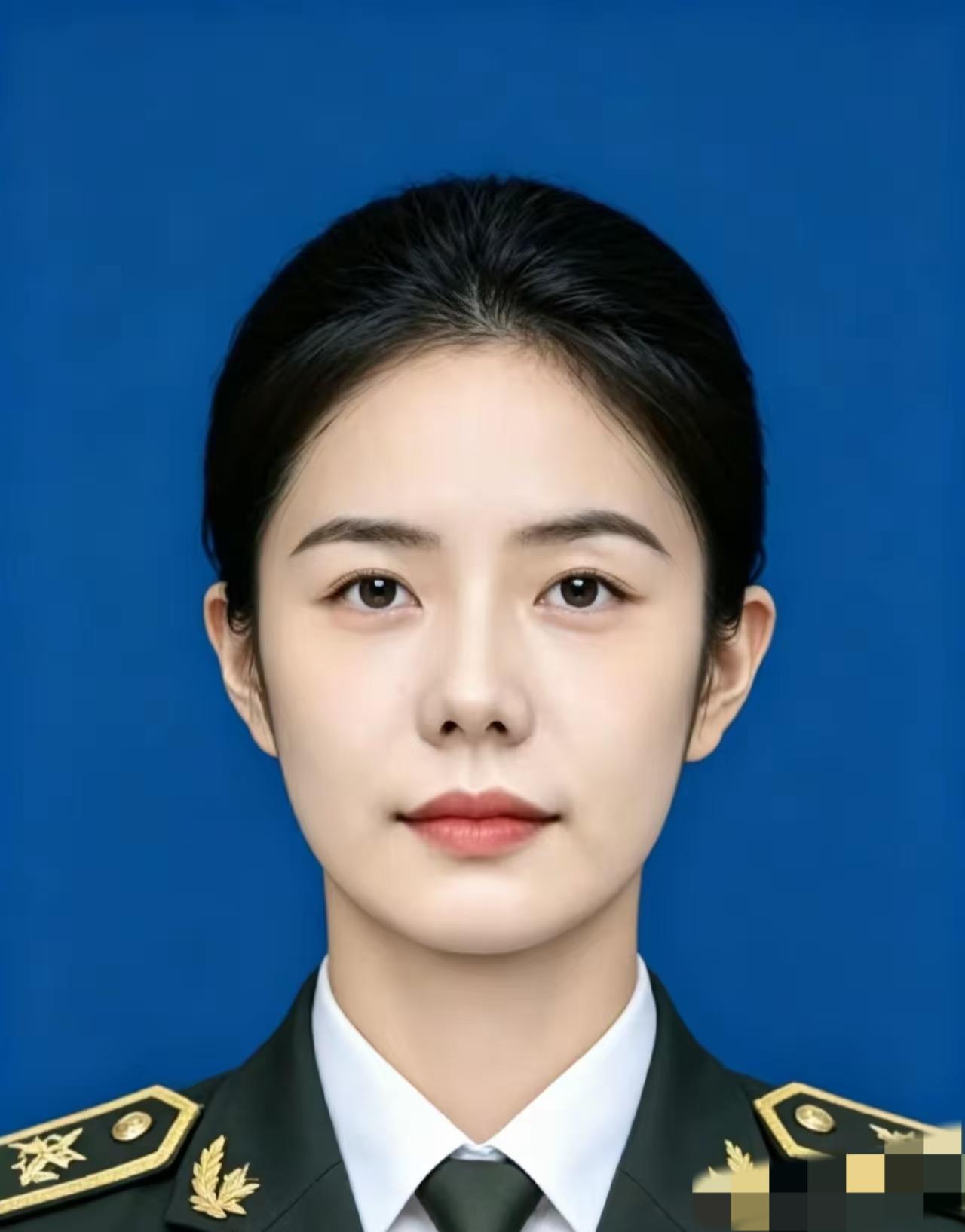 徐晨雁，女，汉族，2002年生，浙江绍兴人，2020年9月入伍，中共党员，现任中