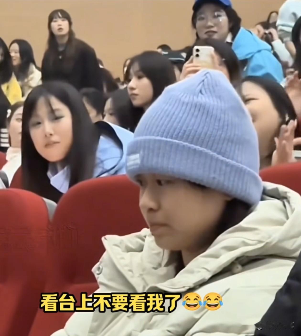 全红婵的分寸拿捏在去看王俊凯的话剧就可以体现得淋漓尽致。

日前全红婵去看王俊凯