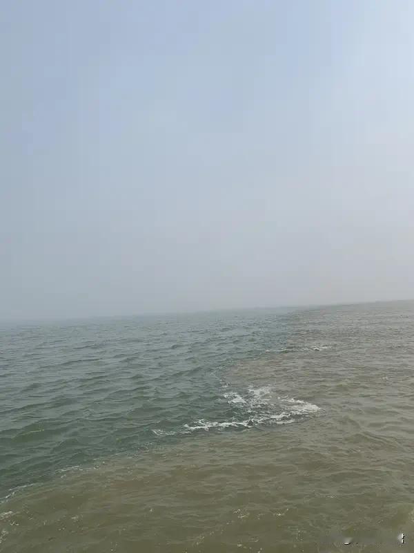 上联是：人不可貌相，怎么对下联“海不可斗量”，大海那么辽阔，哪能用小小的斗去衡量