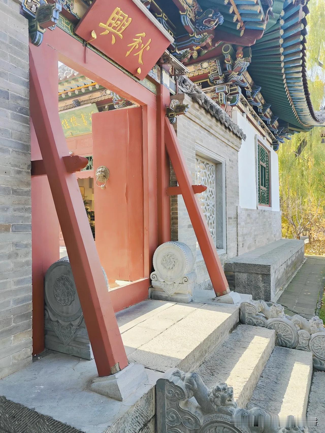 古人门前出来就是河呀，终于明白为啥探清水河里大莲出门就跳了河了