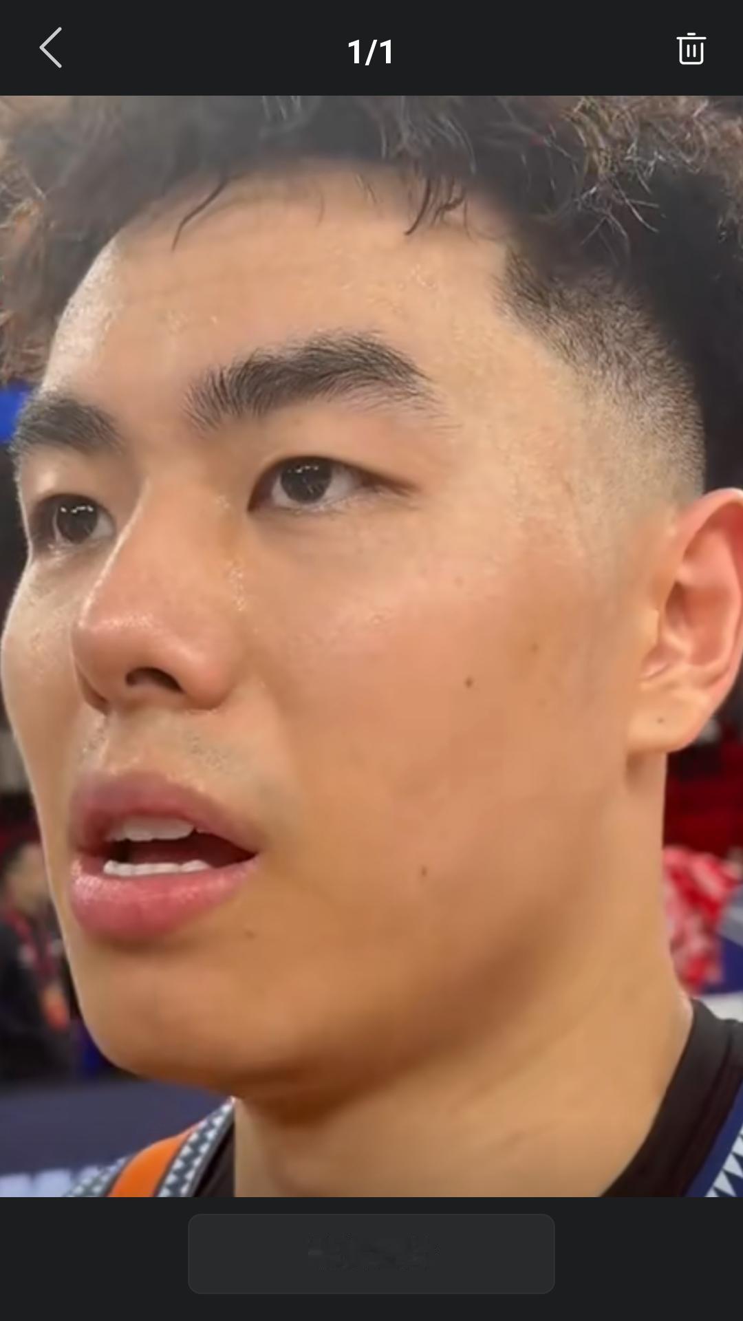 【昨晚上海久事主场击败浙江广厦迎来总决赛开门红，作为角色球员李添荣的表现可圈可点