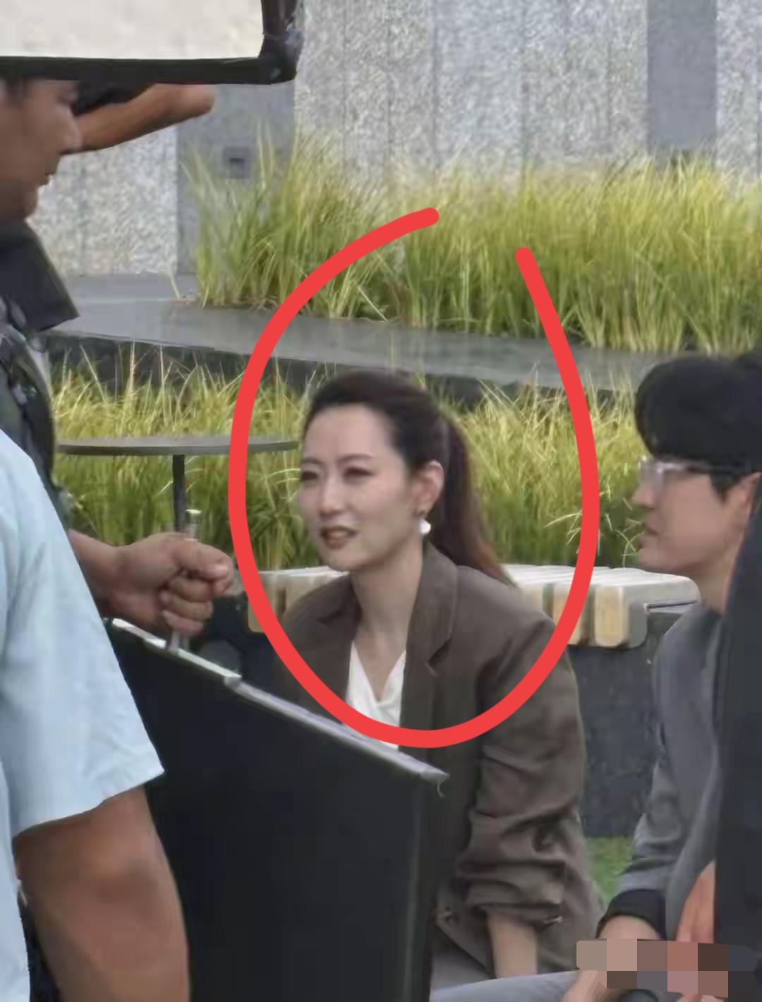 这是哪位明星在拍戏啊，气质非常好