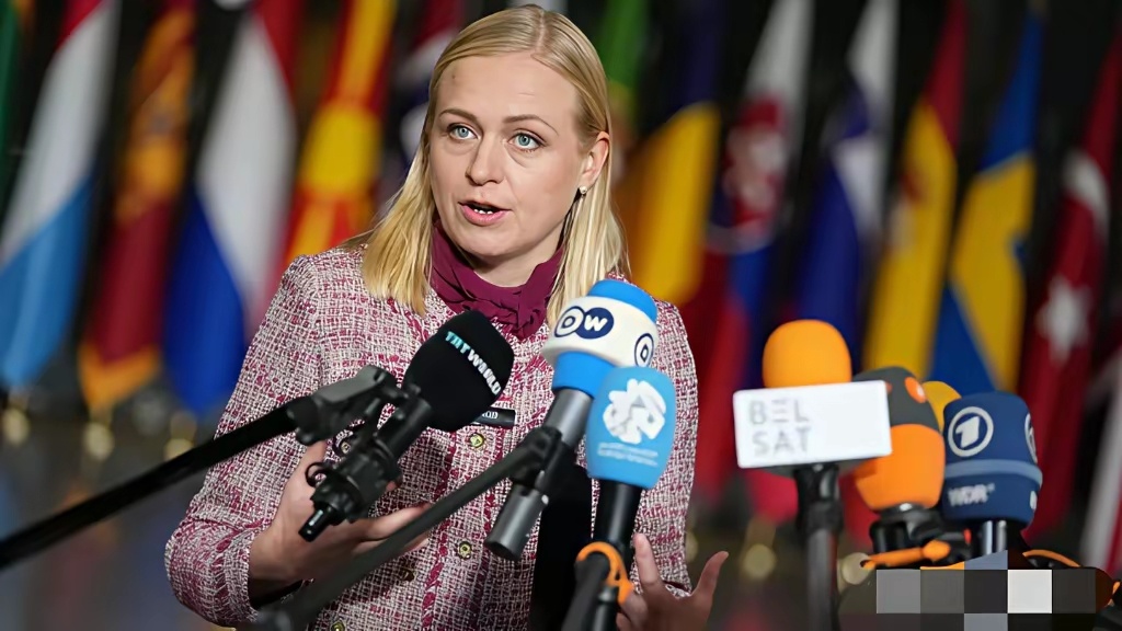 4月22日，芬兰外长瓦尔托宁在赫尔辛基接受专访时称：“中国必须在欧洲和俄罗斯之间