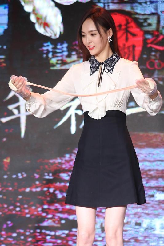 要说烟火气息最浓的一句话，“人间烟火气，最抚凡人心”绝对算一个。它出自林清玄的《