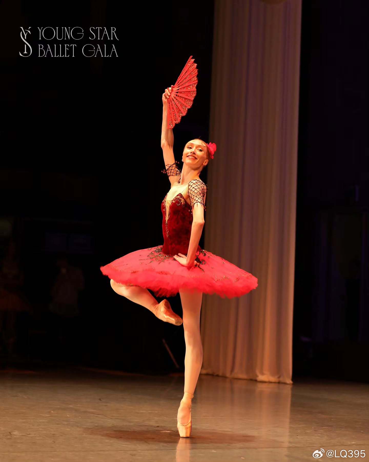 莫斯科大剧院Anastasia Smirnova和Makar Mikhalkin