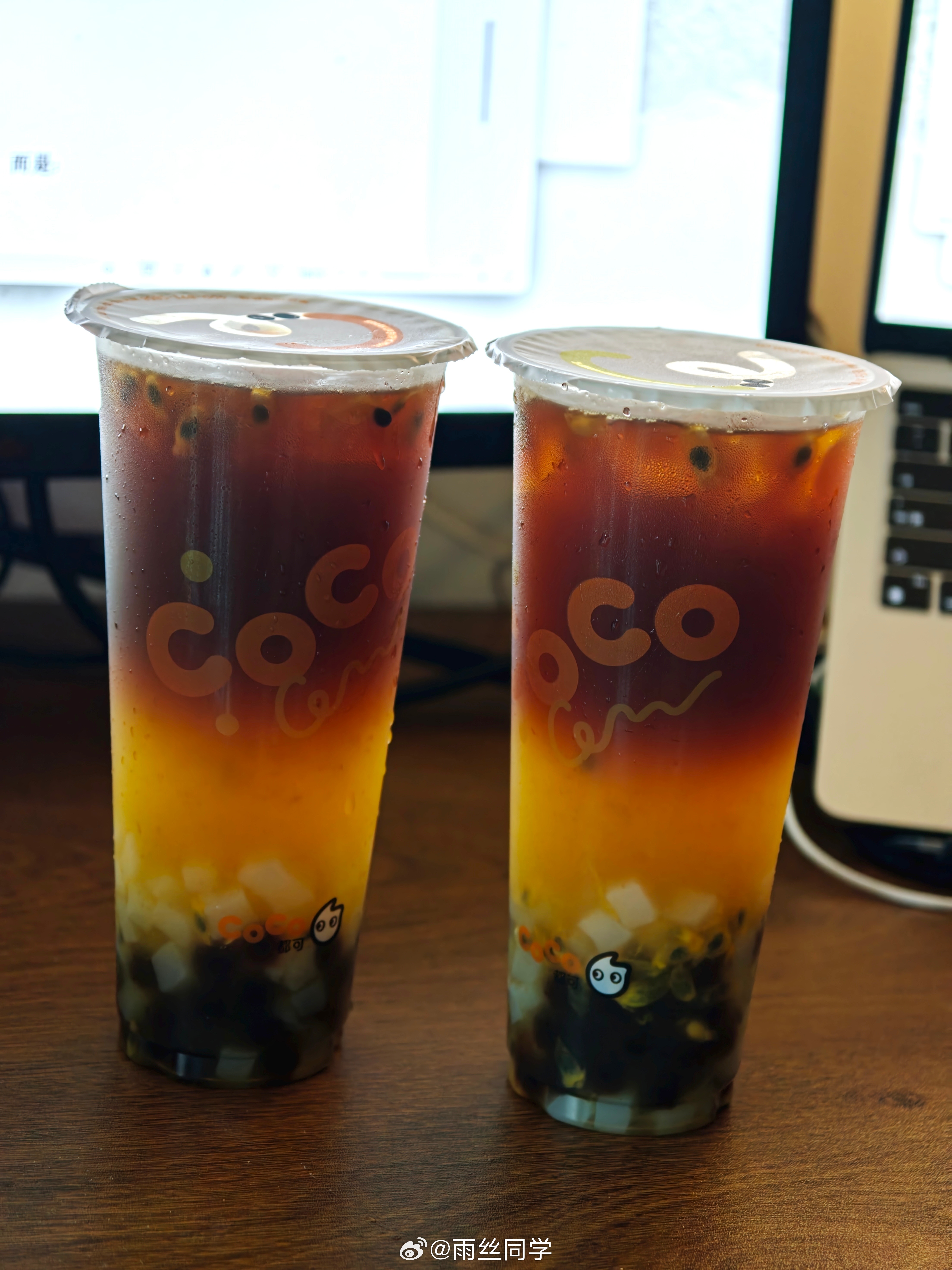coco的美式百香果双响炮我连喝五天了！第一口很怪，越喝越上头。咖啡和果味融合的