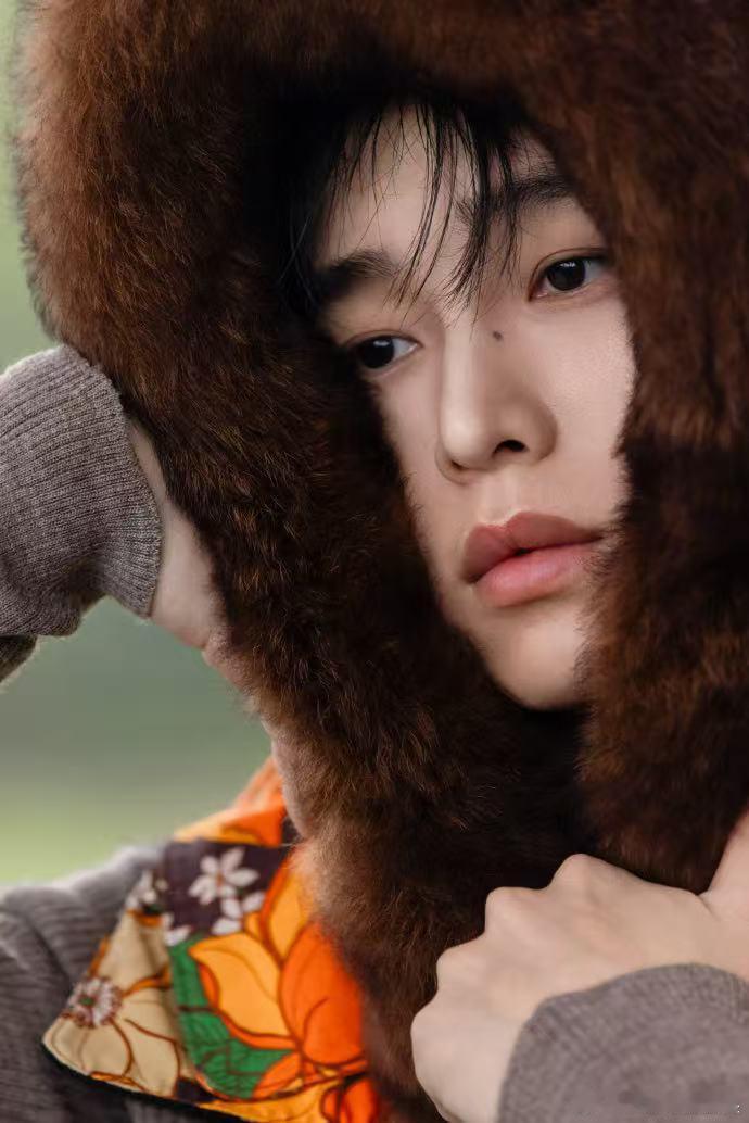 彭昱畅到底在燃什么谁懂彭昱畅在《向往的生活》里的反差萌！上一秒还在话剧排练室全情