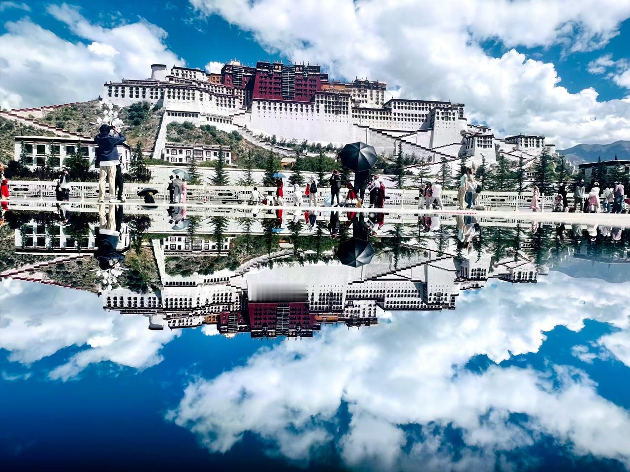 世间诸多烦扰，在广阔的天空面前，仿佛也变得轻浅，接纳生活里难免的阴晴圆缺，不再揪