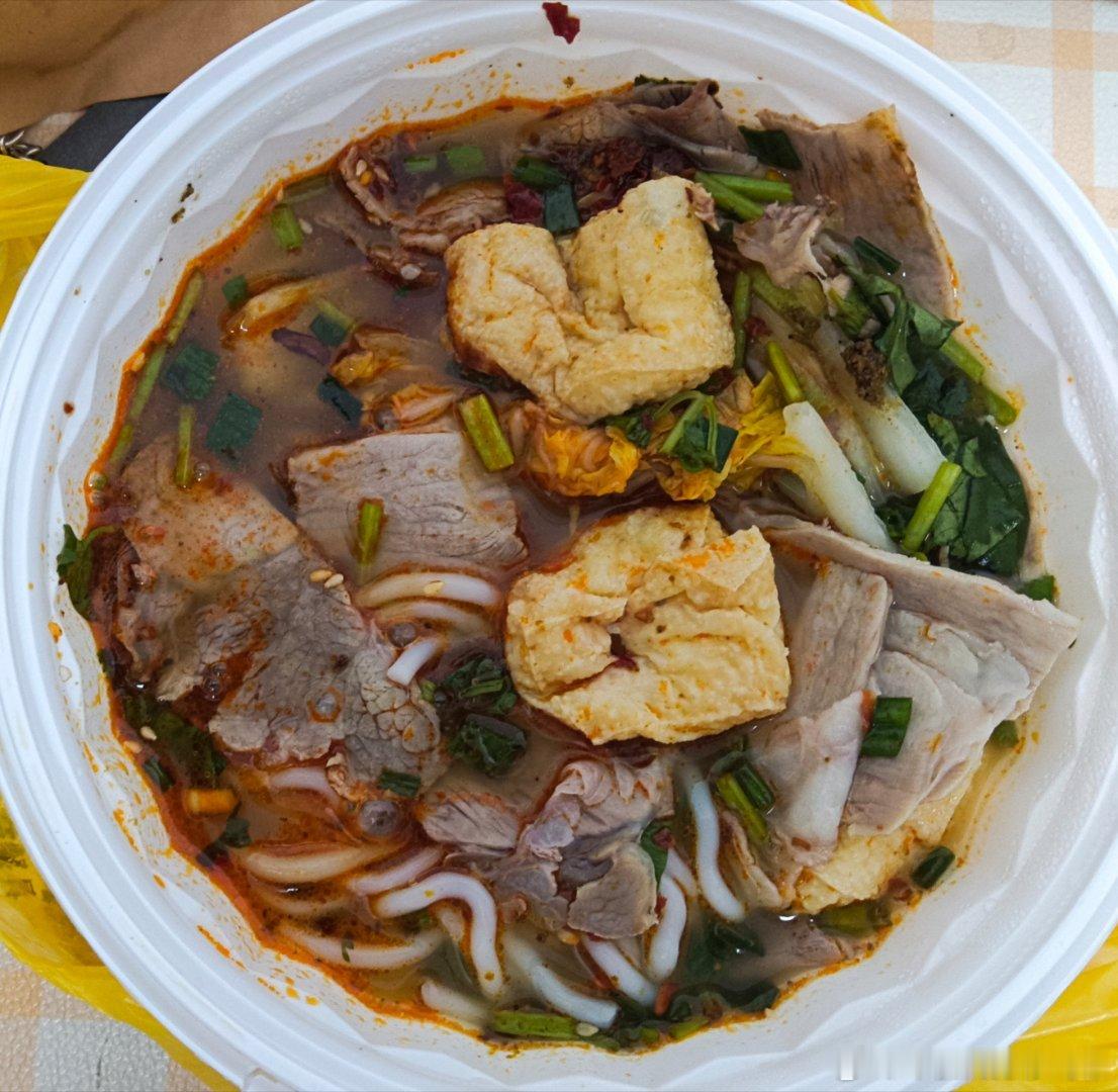 看伟大的长征他们吃遵义羊肉粉，忍不住点了。确实好吃！好香！ ​​​